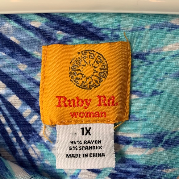 Ruby Rd. Palm Leaf Print 3/4 Sleeve Blouse with Shark Bite hem and Metal Detail - Picture 3 of 6